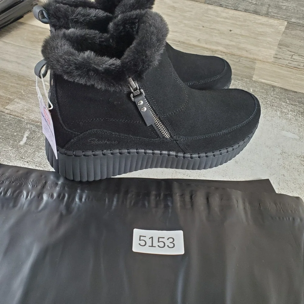 Skechers new without